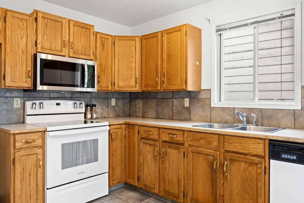 159 Shawinigan Drive SW Calgary AB T2Y 2W1