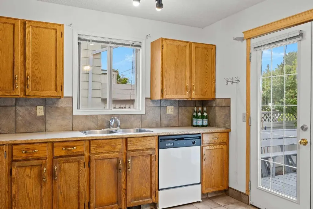 159 Shawinigan Drive SW Calgary AB T2Y 2W1