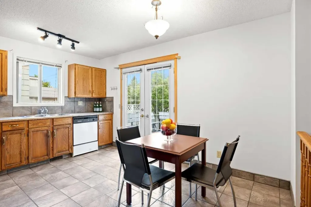 159 Shawinigan Drive SW Calgary AB T2Y 2W1