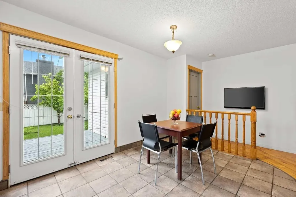 159 Shawinigan Drive SW Calgary AB T2Y 2W1