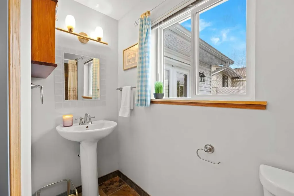 159 Shawinigan Drive SW Calgary AB T2Y 2W1