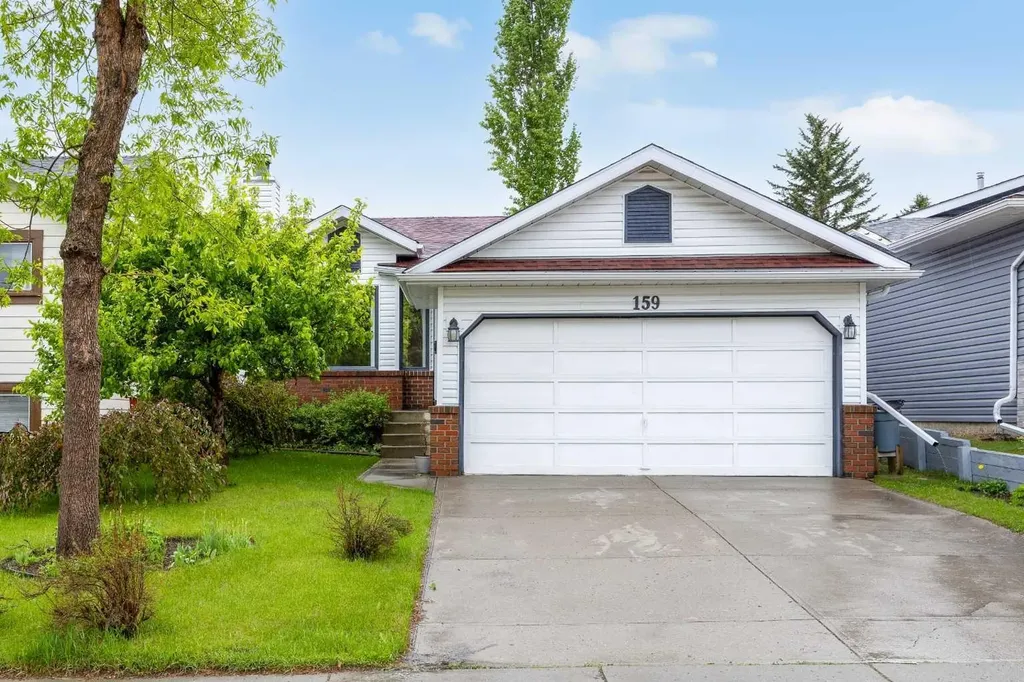 159 Shawinigan Drive SW Calgary AB T2Y 2W1