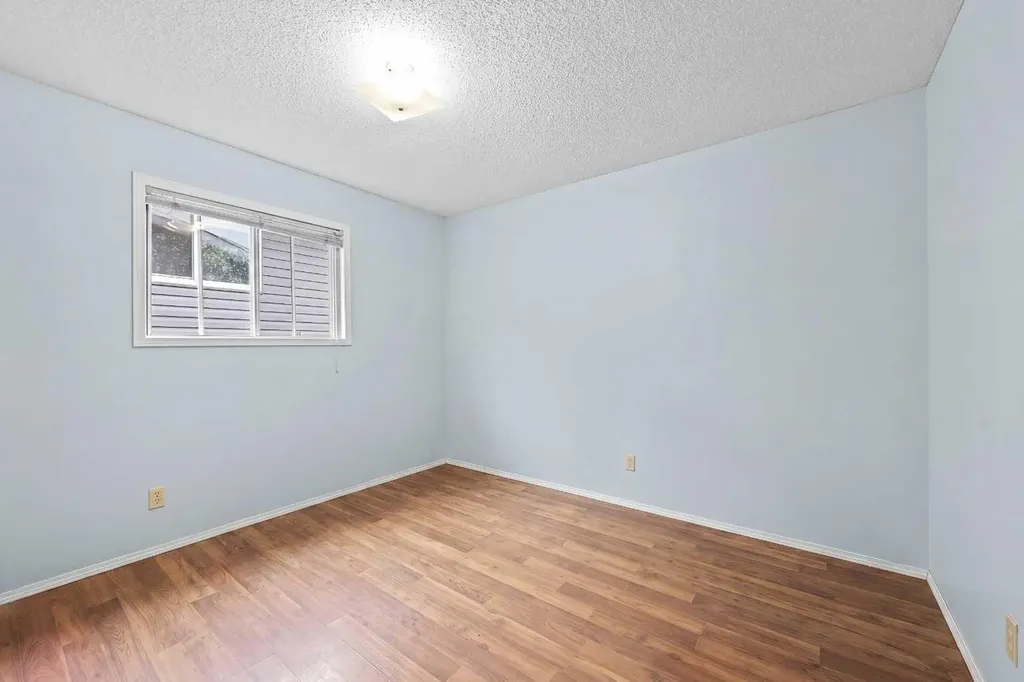 159 Shawinigan Drive SW Calgary AB T2Y 2W1
