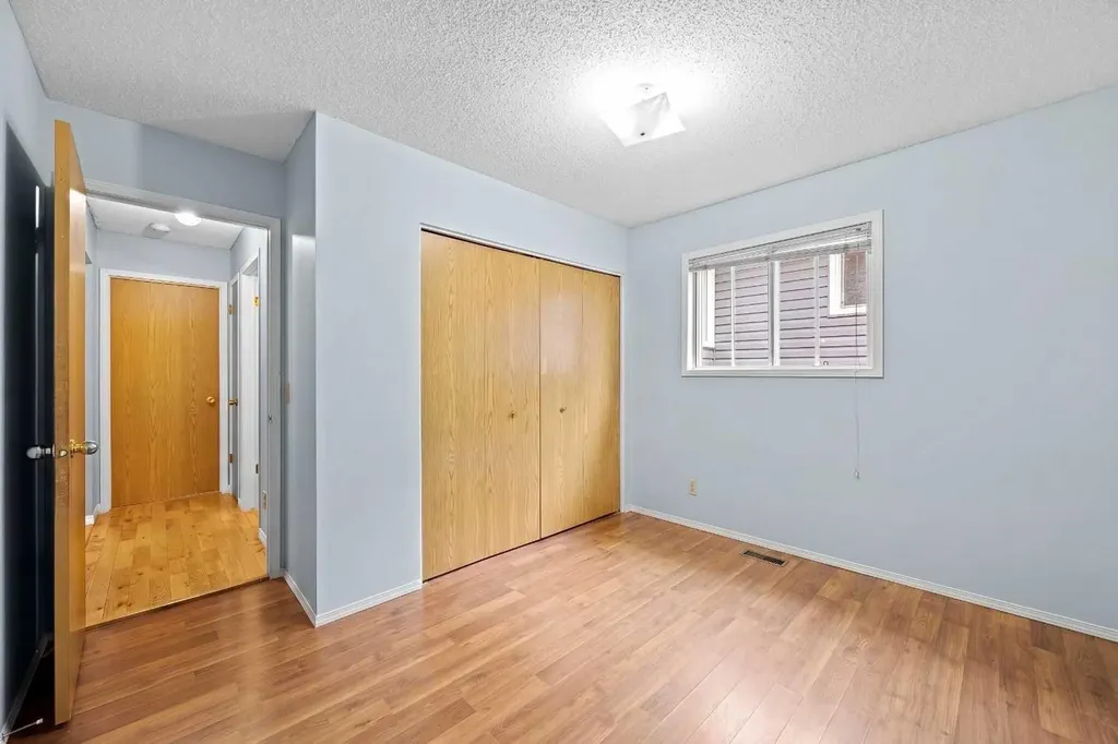 159 Shawinigan Drive SW Calgary AB T2Y 2W1