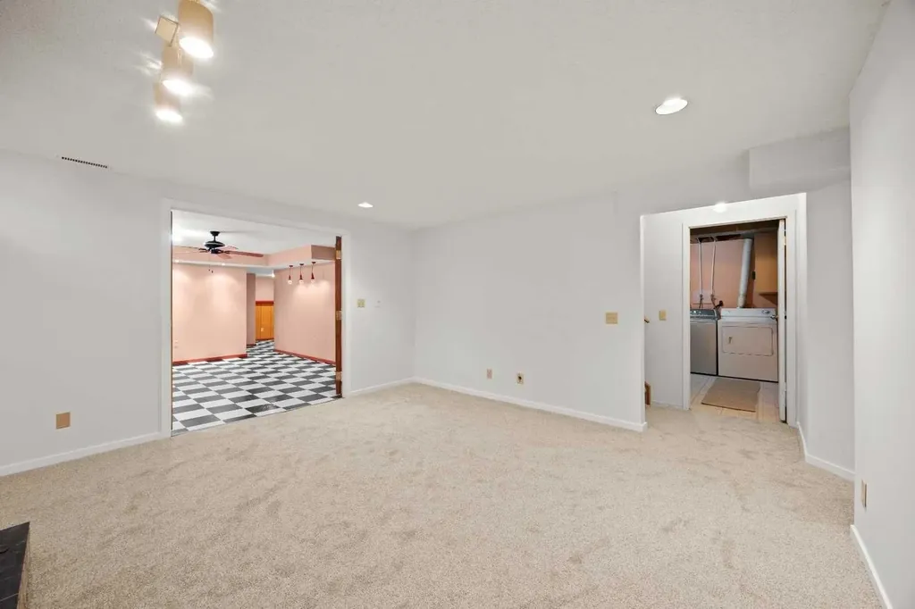 159 Shawinigan Drive SW Calgary AB T2Y 2W1