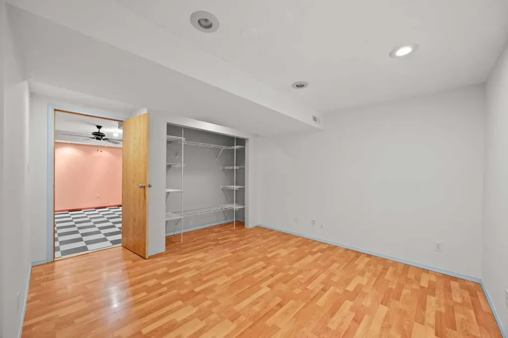 159 Shawinigan Drive SW Calgary AB T2Y 2W1