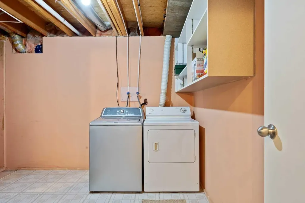 159 Shawinigan Drive SW Calgary AB T2Y 2W1