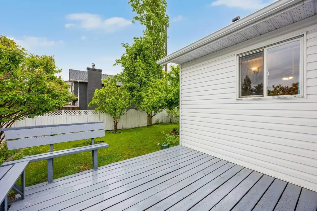 159 Shawinigan Drive SW Calgary AB T2Y 2W1