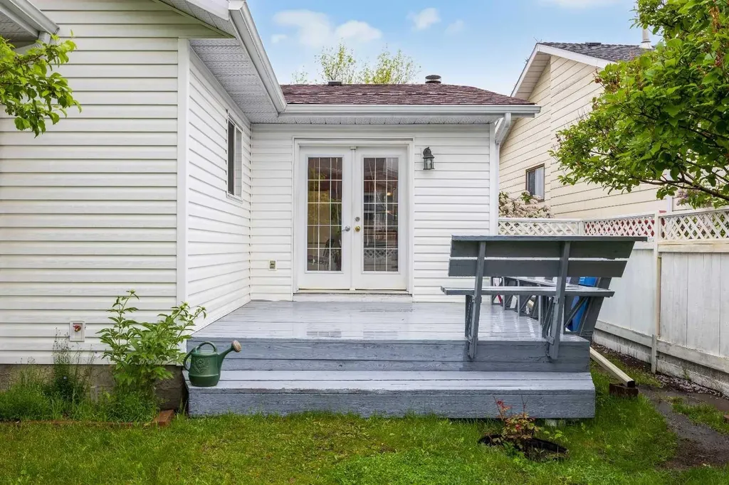 159 Shawinigan Drive SW Calgary AB T2Y 2W1