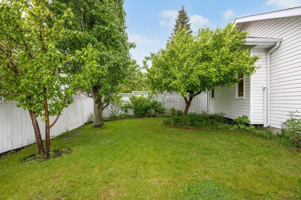 159 Shawinigan Drive SW Calgary AB T2Y 2W1