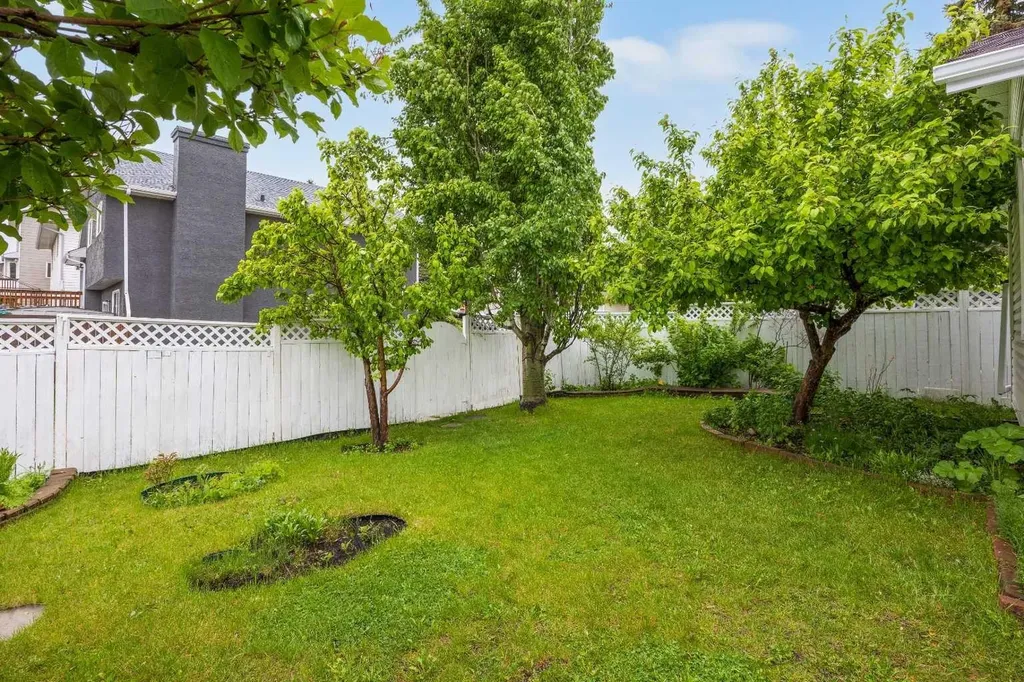 159 Shawinigan Drive SW Calgary AB T2Y 2W1