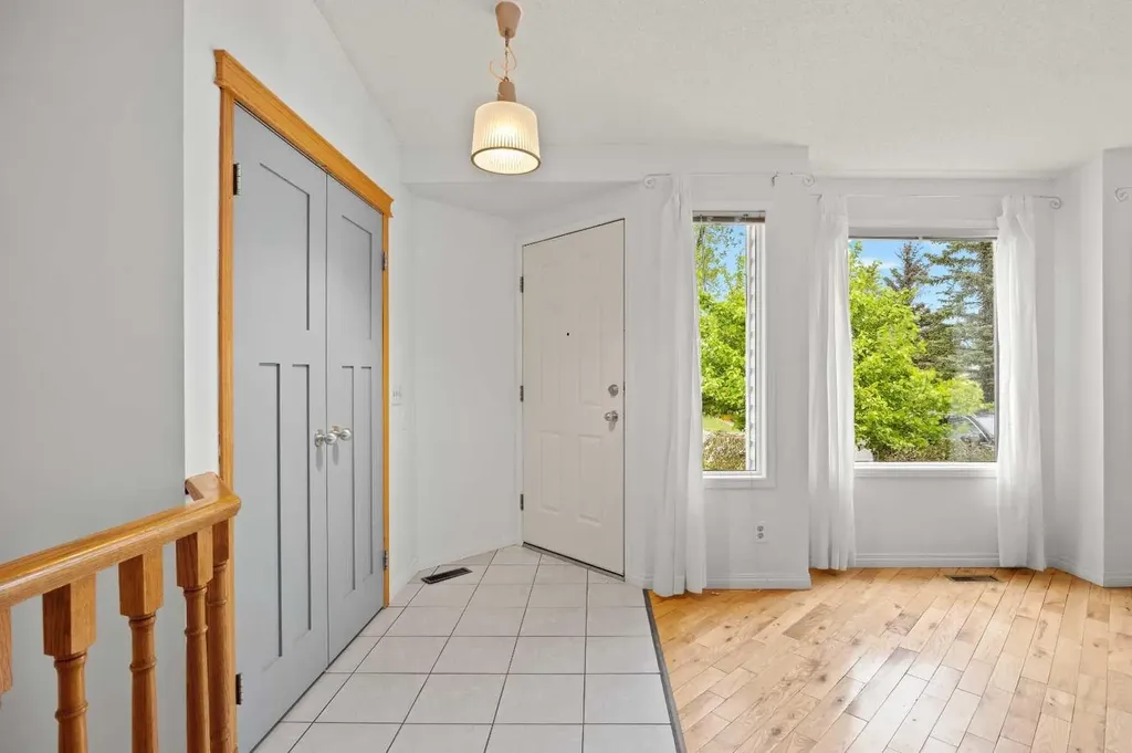 159 Shawinigan Drive SW Calgary AB T2Y 2W1