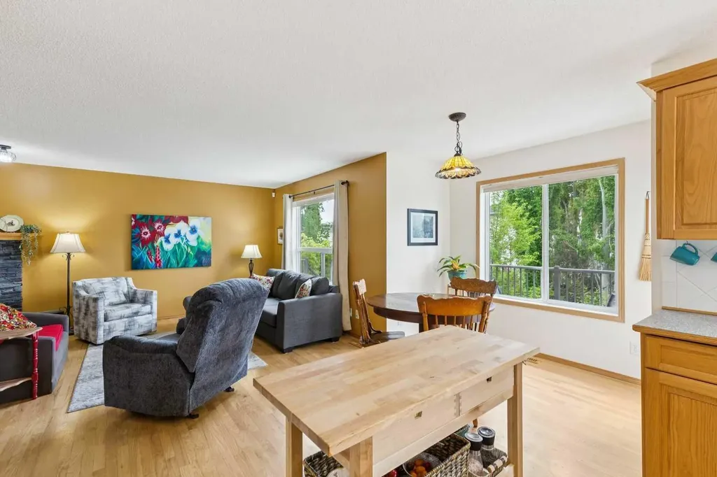 23 Tuscarora Close NW Calgary AB T3L 2B7
