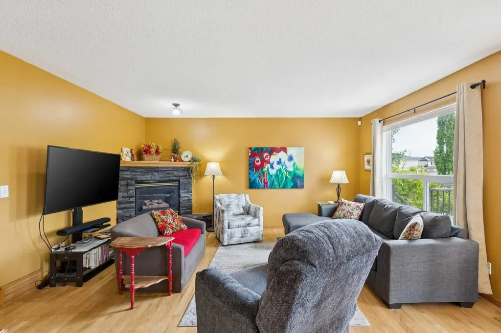 23 Tuscarora Close NW Calgary AB T3L 2B7