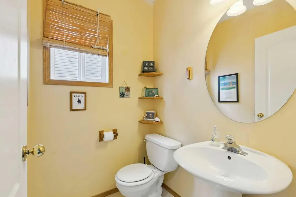 23 Tuscarora Close NW Calgary AB T3L 2B7