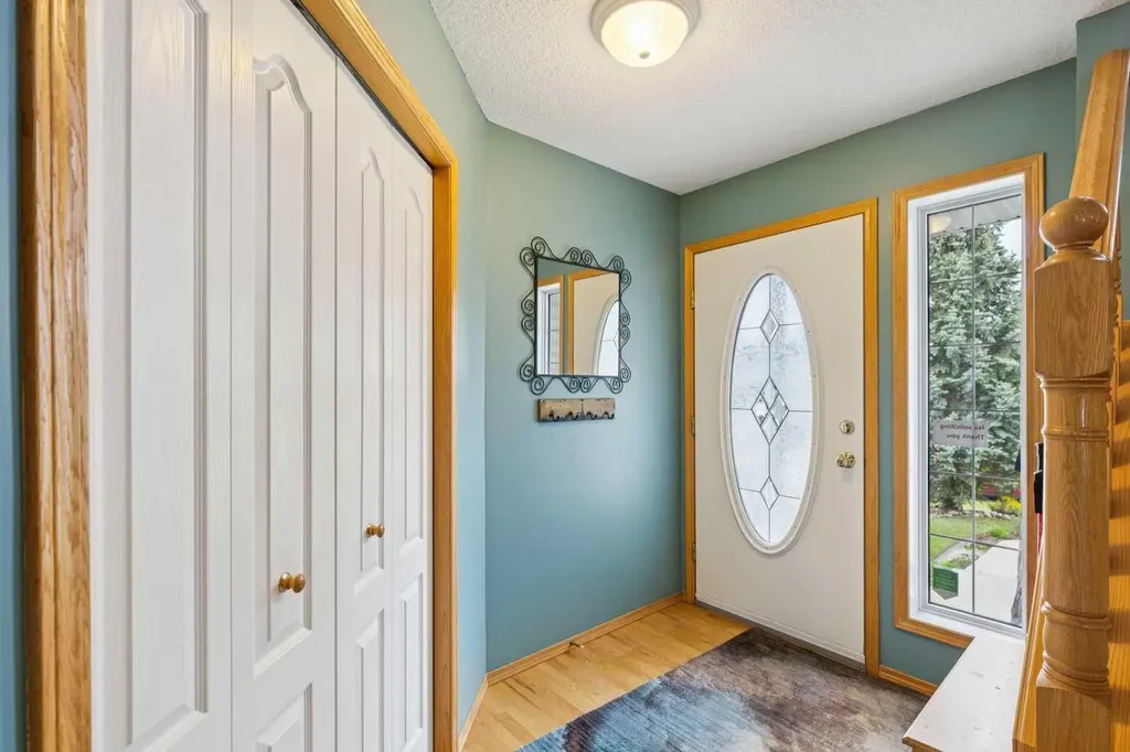 23 Tuscarora Close NW Calgary AB T3L 2B7