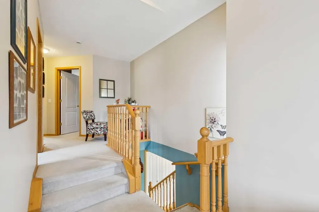 23 Tuscarora Close NW Calgary AB T3L 2B7