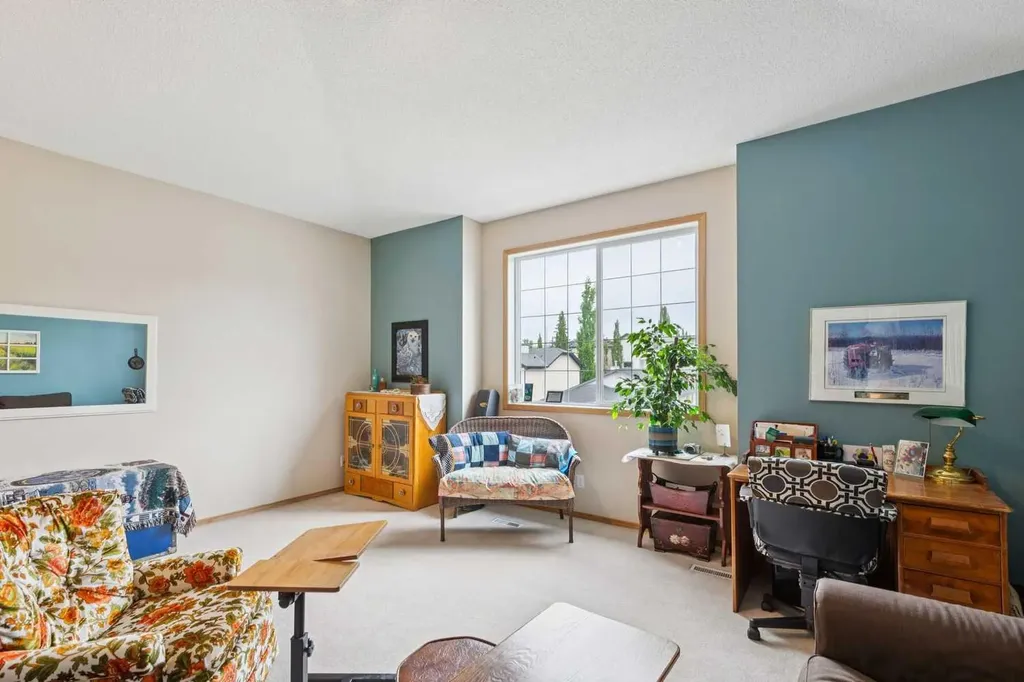 23 Tuscarora Close NW Calgary AB T3L 2B7