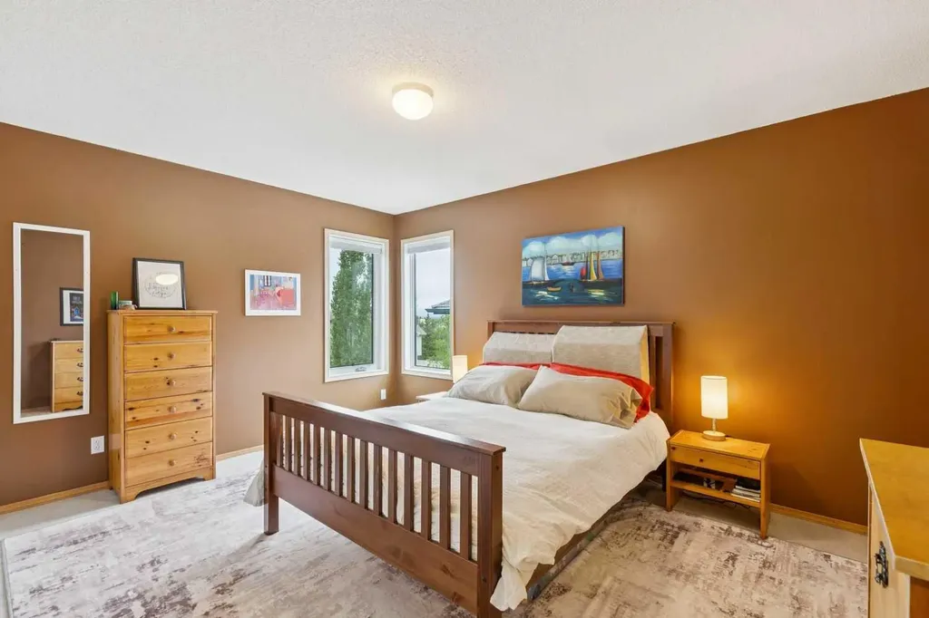 23 Tuscarora Close NW Calgary AB T3L 2B7