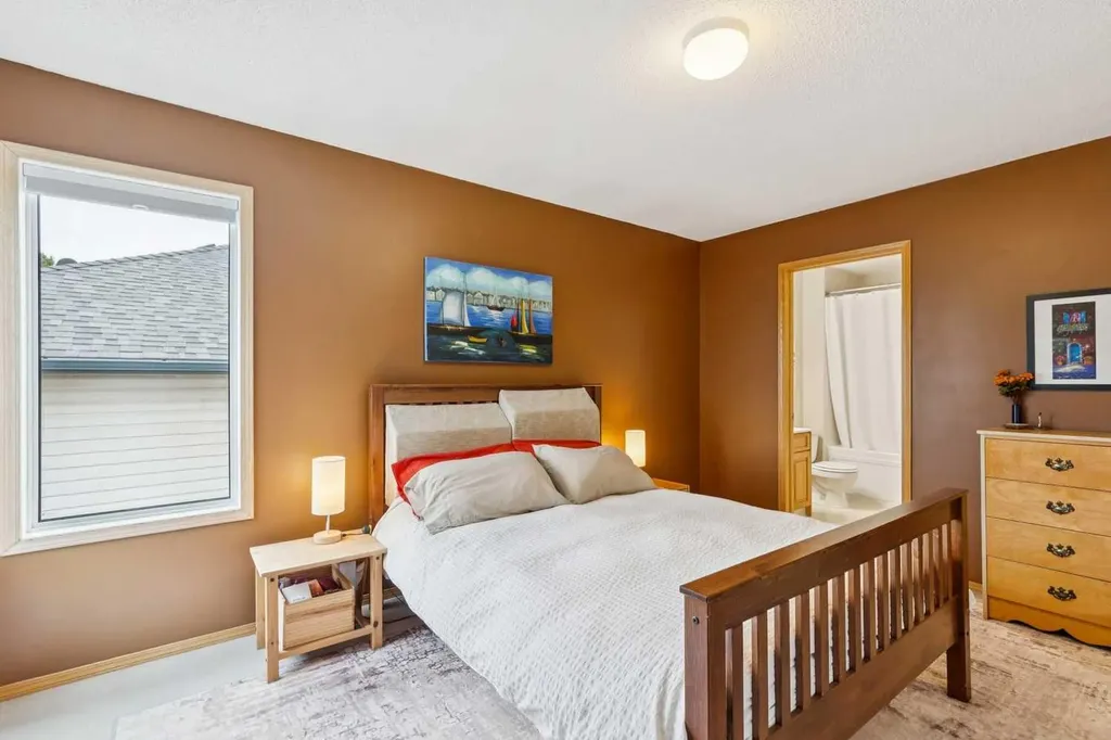 23 Tuscarora Close NW Calgary AB T3L 2B7