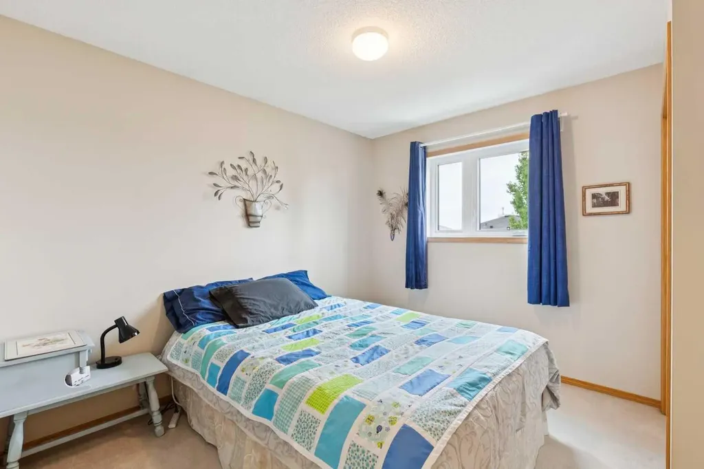 23 Tuscarora Close NW Calgary AB T3L 2B7