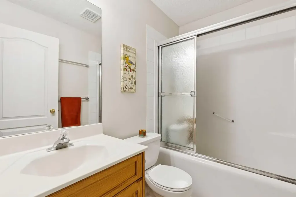 23 Tuscarora Close NW Calgary AB T3L 2B7