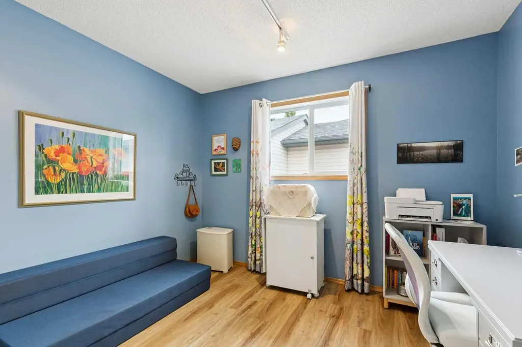 23 Tuscarora Close NW Calgary AB T3L 2B7