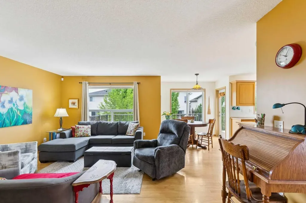 23 Tuscarora Close NW Calgary AB T3L 2B7