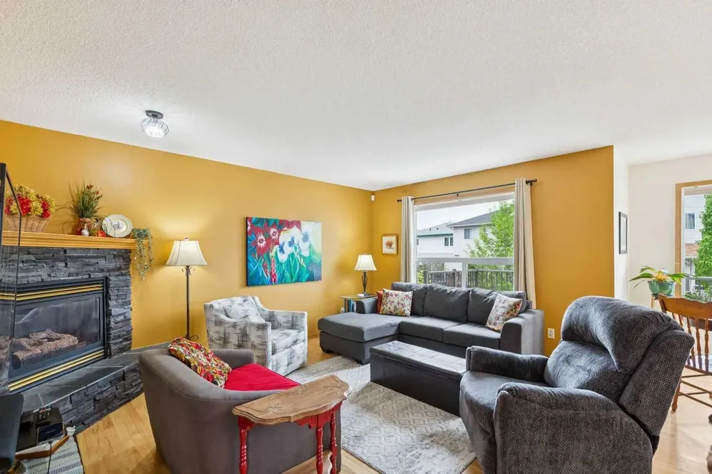 23 Tuscarora Close NW Calgary AB T3L 2B7