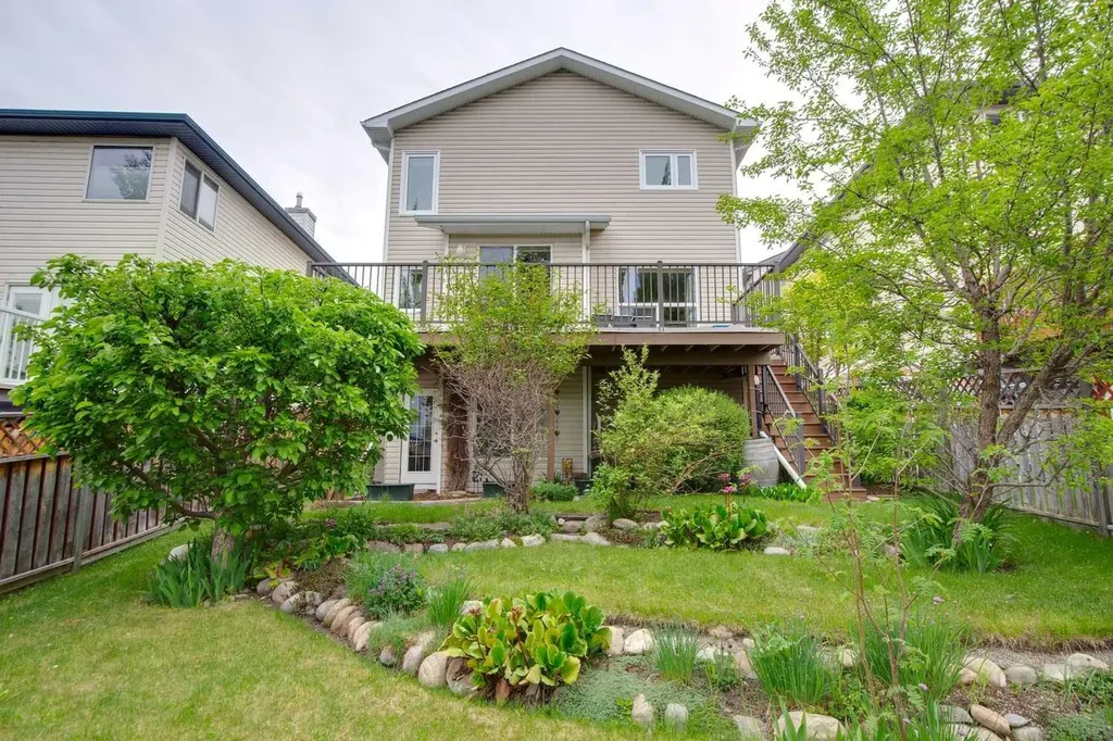 23 Tuscarora Close NW Calgary AB T3L 2B7