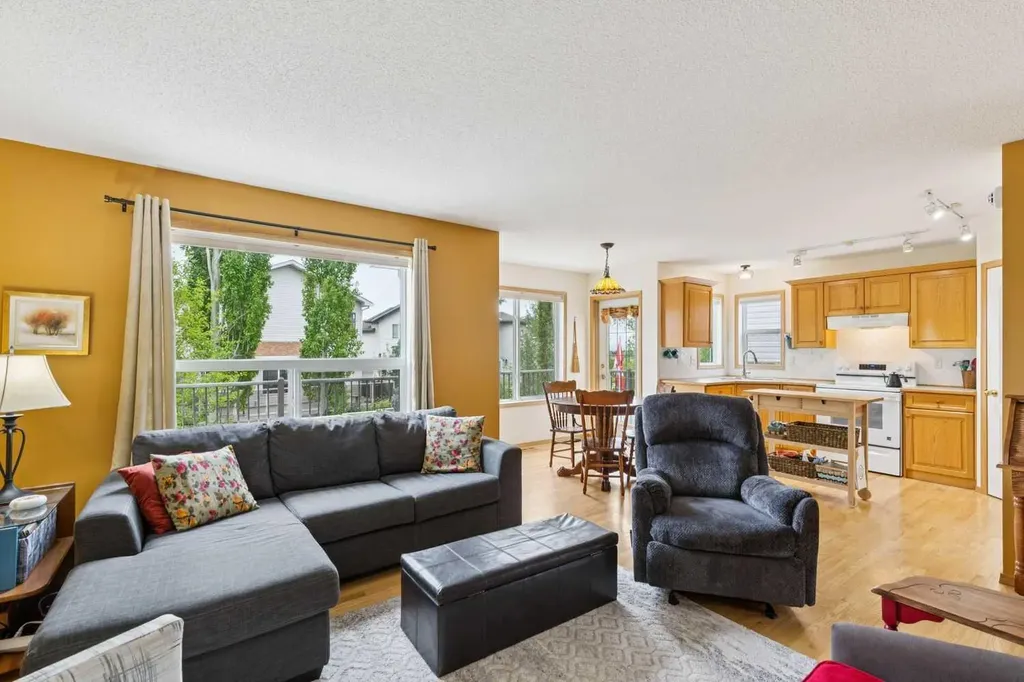 23 Tuscarora Close NW Calgary AB T3L 2B7