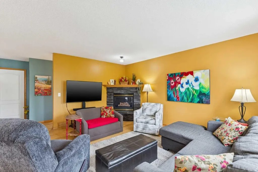 23 Tuscarora Close NW Calgary AB T3L 2B7