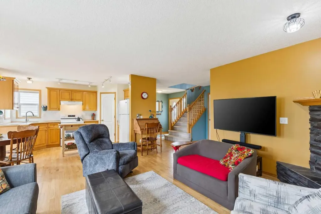 23 Tuscarora Close NW Calgary AB T3L 2B7