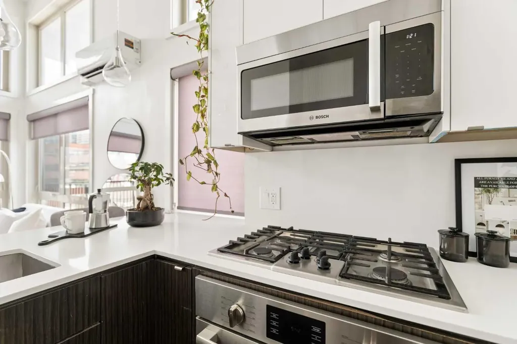 305 18 Avenue SW Calgary AB T2S 3H1