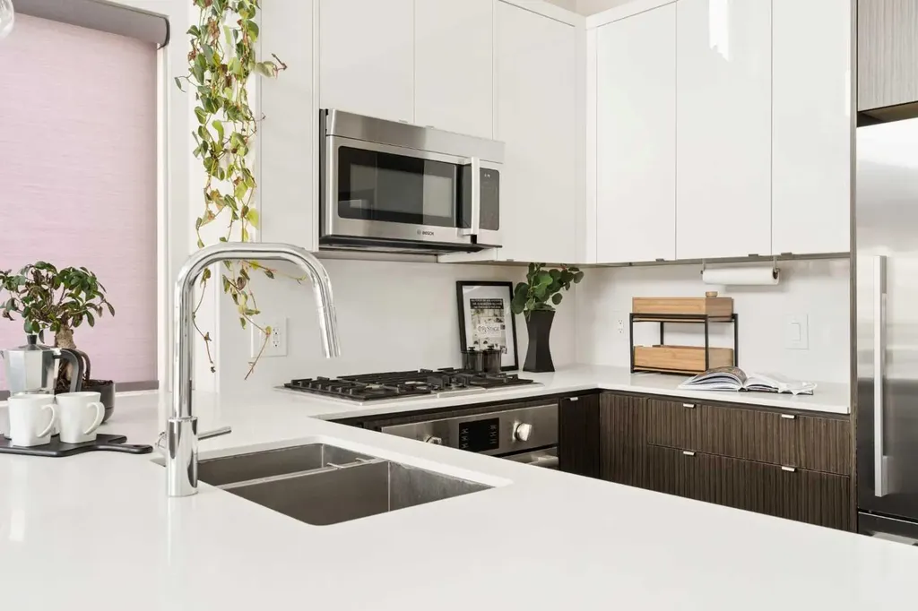 305 18 Avenue SW Calgary AB T2S 3H1