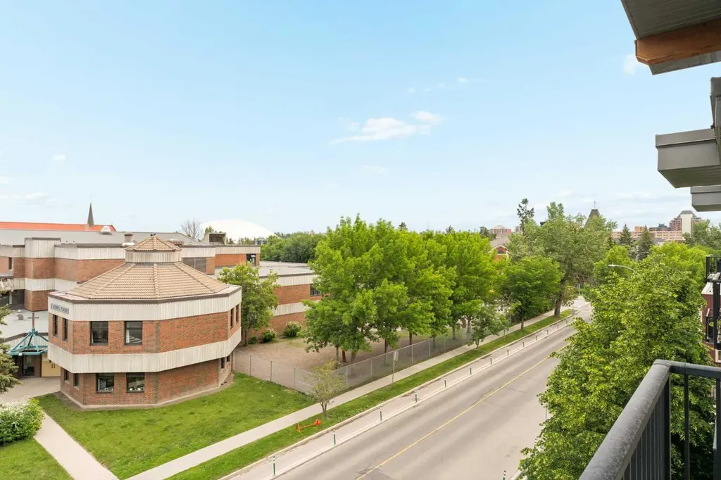 305 18 Avenue SW Calgary AB T2S 3H1