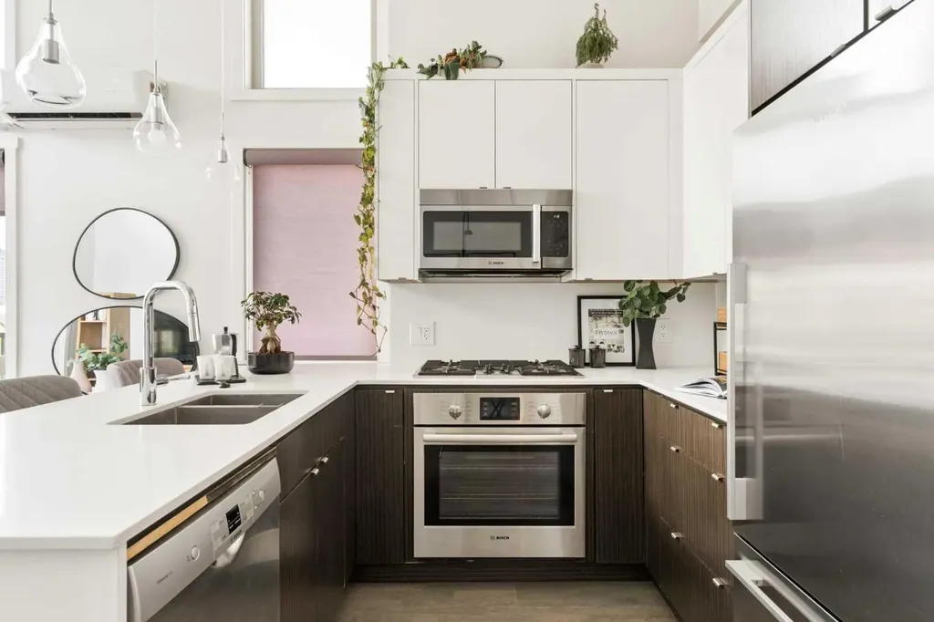 305 18 Avenue SW Calgary AB T2S 3H1