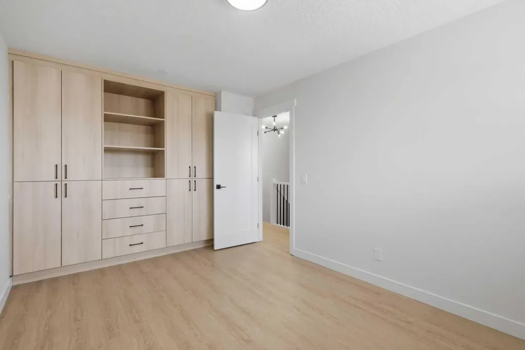5404 10 Avenue SE Calgary AB T2A 5G4