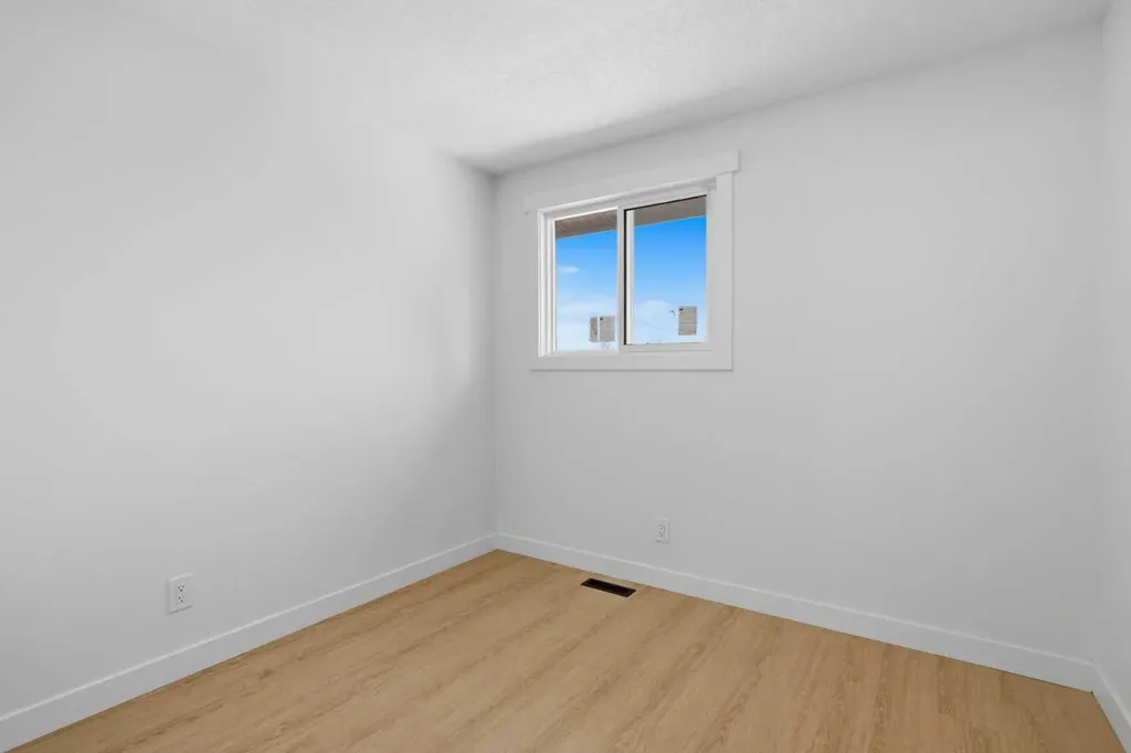5404 10 Avenue SE Calgary AB T2A 5G4