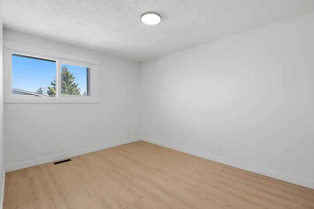 5404 10 Avenue SE Calgary AB T2A 5G4