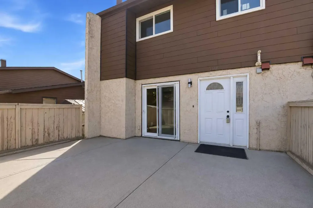 5404 10 Avenue SE Calgary AB T2A 5G4