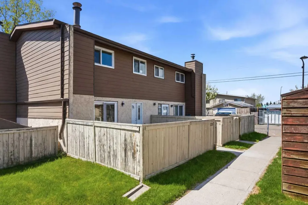 5404 10 Avenue SE Calgary AB T2A 5G4