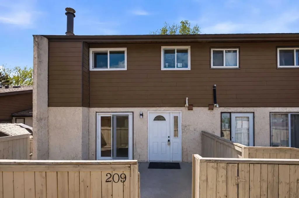 5404 10 Avenue SE Calgary AB T2A 5G4