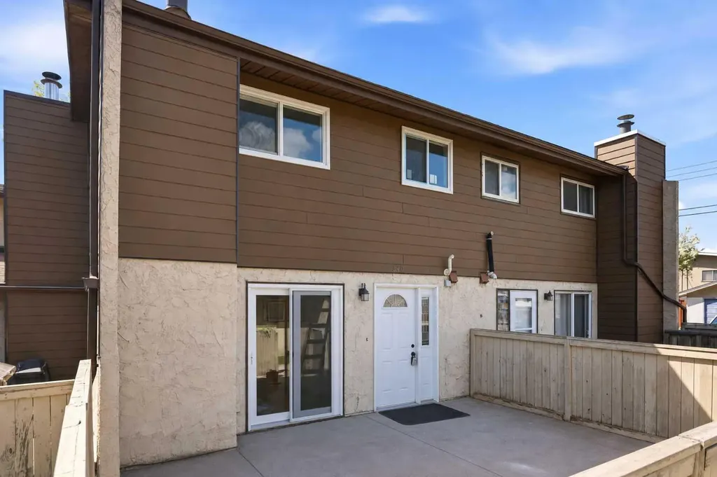 5404 10 Avenue SE Calgary AB T2A 5G4