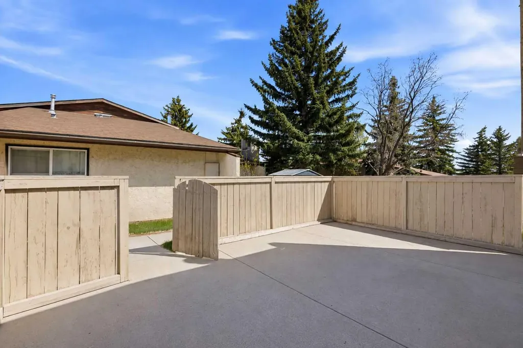 5404 10 Avenue SE Calgary AB T2A 5G4