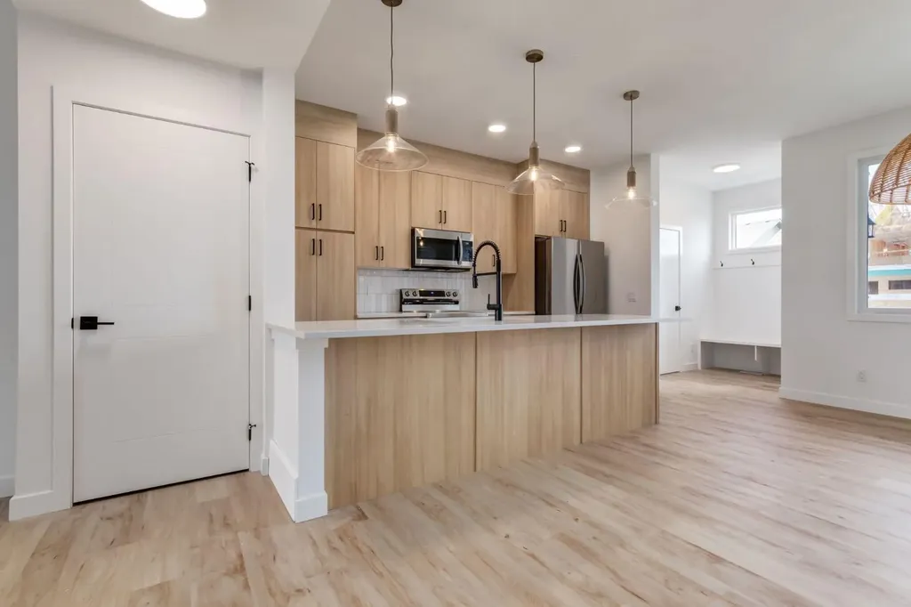 764 Sora Boulevard SE Calgary AB T3S 0M1