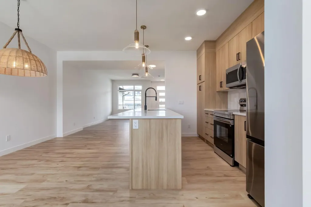 764 Sora Boulevard SE Calgary AB T3S 0M1