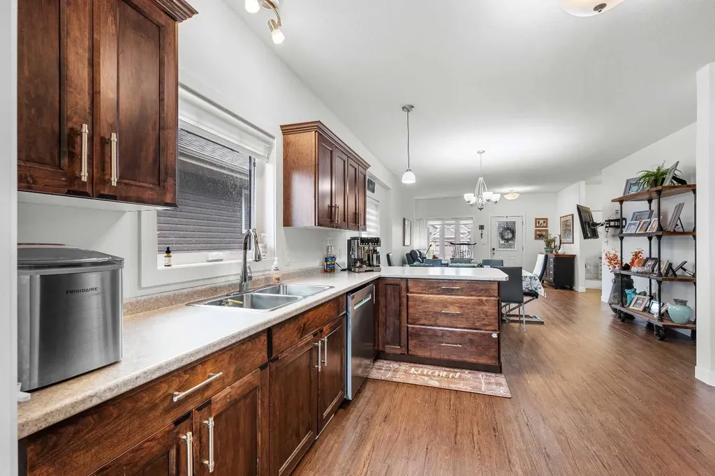 6015 18 Street Lloydminster AB T9V 3P5