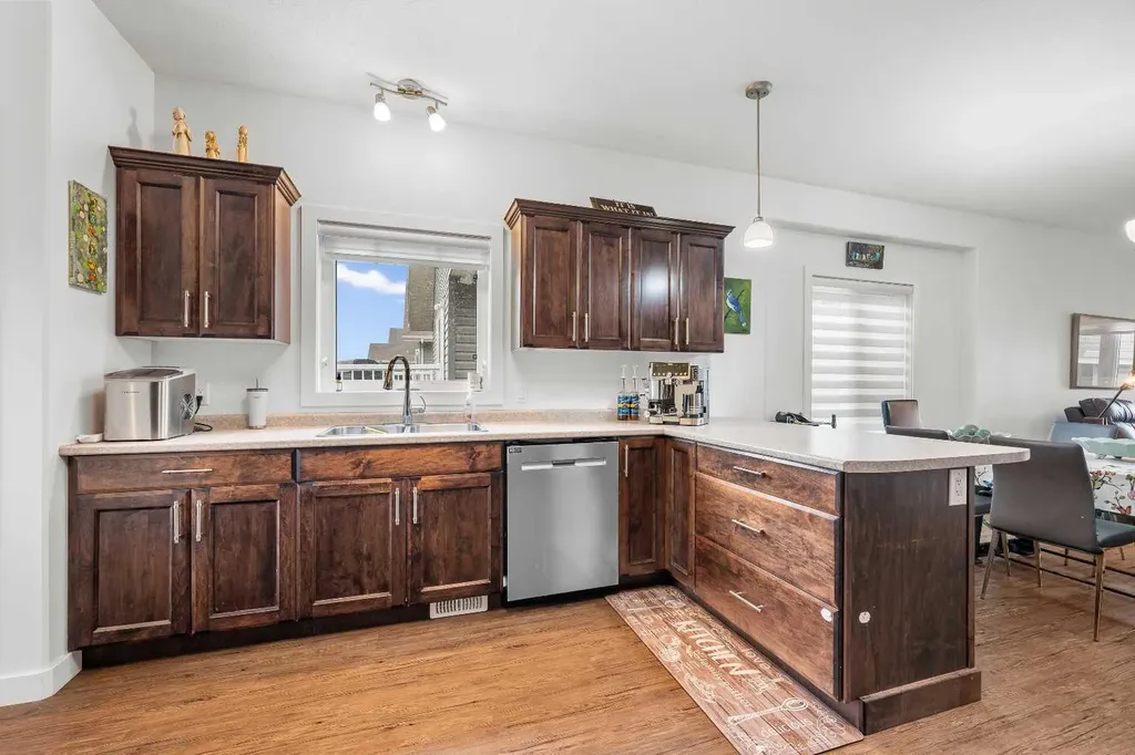 6015 18 Street Lloydminster AB T9V 3P5