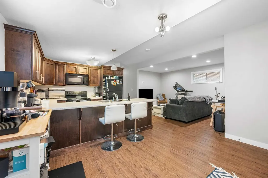 6015 18 Street Lloydminster AB T9V 3P5